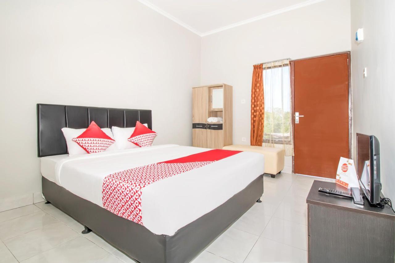 Oyo 2984 Berlian House Ungasan Hotel จิมบาราน ภายนอก รูปภาพ