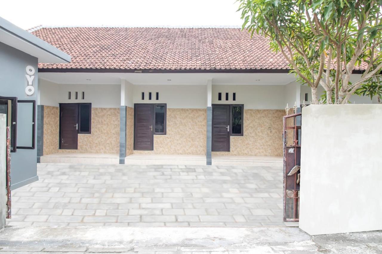 Oyo 2984 Berlian House Ungasan Hotel จิมบาราน ภายนอก รูปภาพ