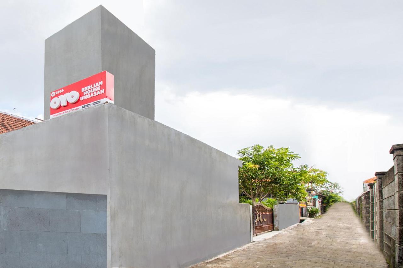 Oyo 2984 Berlian House Ungasan Hotel จิมบาราน ภายนอก รูปภาพ