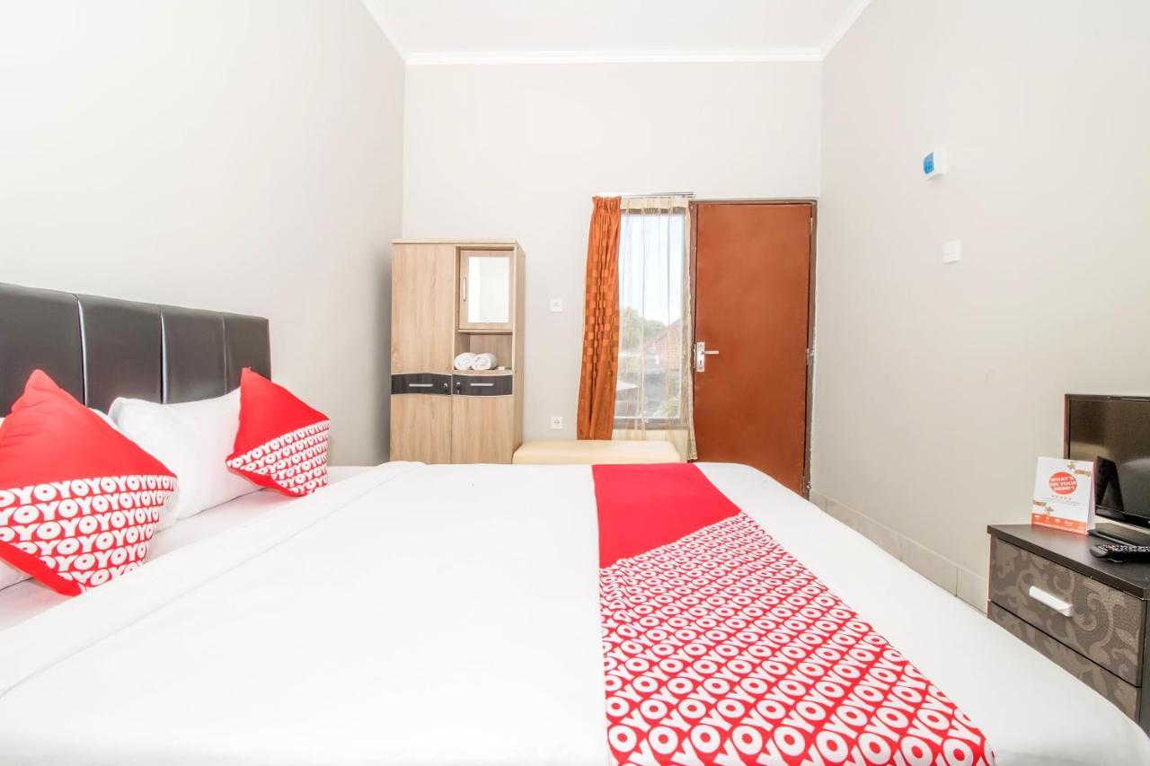 Oyo 2984 Berlian House Ungasan Hotel จิมบาราน ภายนอก รูปภาพ